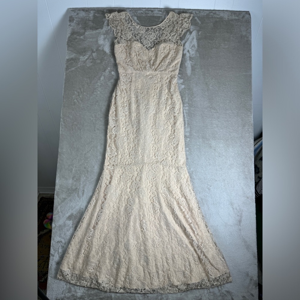 Amsale Wedding Gown Size 6 - Beige Ivory Lace Lightweight Feminine Mermaid Flare